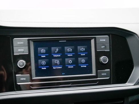 Used 2024 Volkswagen Jetta SE image 27