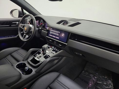 Used 2023 Porsche Cayenne Coupe image 19