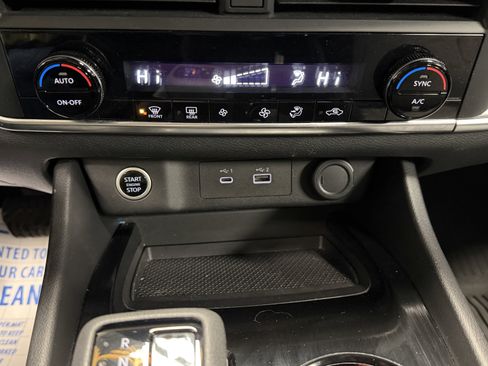 Used 2023 Nissan Rogue SV image 12