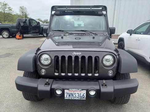 Used 2017 Jeep Wrangler Rubicon w/ Power Convenience Group AWD/4WD image 2
