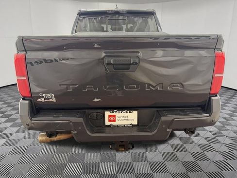 Used 2025 Toyota Tacoma SR5 AWD/4WD image 5