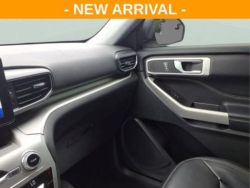 Used 2021 Ford Explorer XLT w/ Equipment Group 202A AWD/4WD image 29