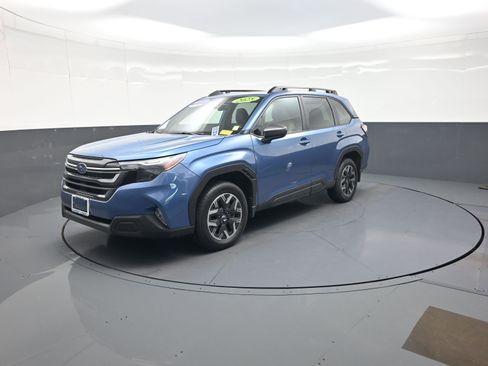 Used 2025 Subaru Forester Premium AWD/4WD image 7