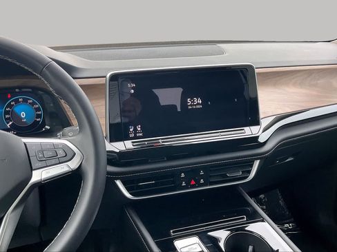 Used 2024 Volkswagen Atlas SE FWD image 7