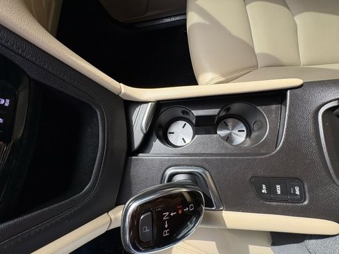 Used 2018 Cadillac XT5 AWD image 22