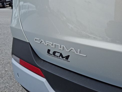 New 2026 Kia Carnival EX FWD image 21