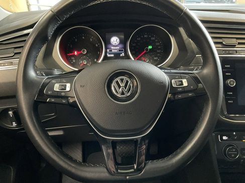 Used 2019 Volkswagen Tiguan SE w/ Panoramic Sunroof Package image 11