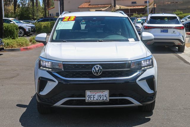 Used 2023 Volkswagen Taos SE FWD image 2