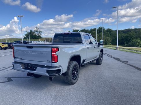 Used 2024 Chevrolet Silverado 3500 LTZ w/ LTZ Plus Package image 7