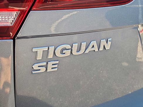 Used 2021 Volkswagen Tiguan SE w/ Panoramic Sunroof Package AWD/4WD image 30