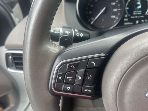 Used 2017 Jaguar XE RWD image 13