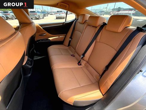 Used 2025 Lexus ES 300h w/ Premium Package FWD image 21