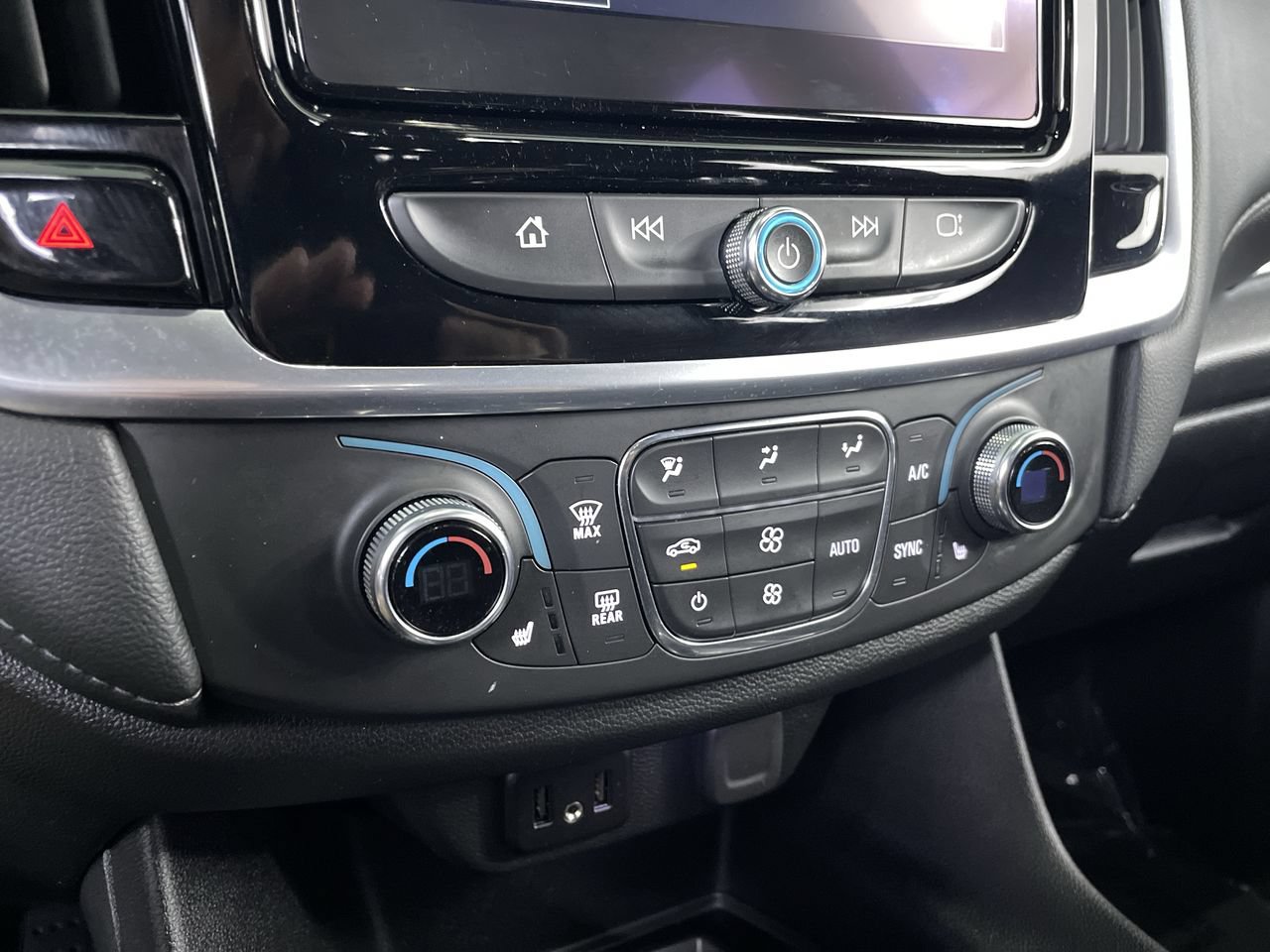 Used 2023 Chevrolet Traverse LT AWD/4WD image 19