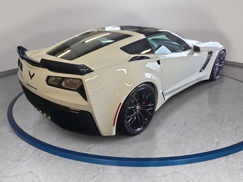 Used 2015 Chevrolet Corvette Z06 w/ 2LZ Preferred Equipment Group RWD image 5