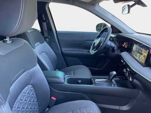 Used 2025 Nissan Kicks SV FWD image 10