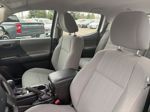 Used 2016 Toyota Tacoma SR w/ Towing Package image 12