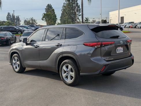 Used 2020 Toyota Highlander L image 4