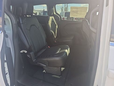 New 2026 Chrysler Pacifica Select FWD image 20