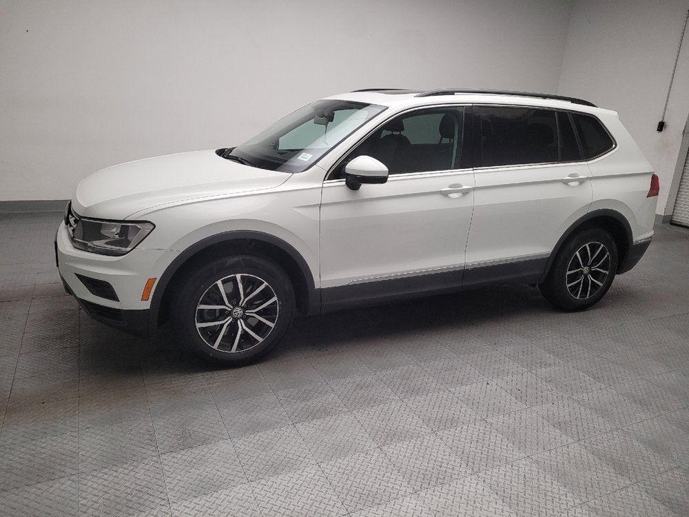 Used 2021 Volkswagen Tiguan SE w/ Panoramic Sunroof Package FWD image 2