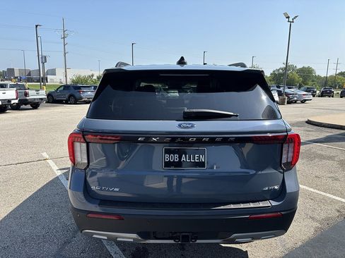Used 2025 Ford Explorer Active w/ Active Comfort Package AWD/4WD image 4