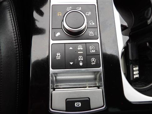 Used 2017 Land Rover Discovery SE image 23