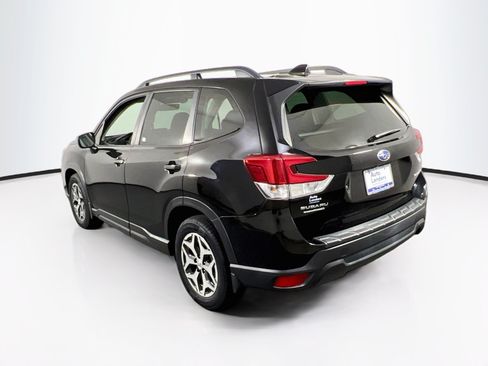 Used 2020 Subaru Forester Premium AWD/4WD image 7