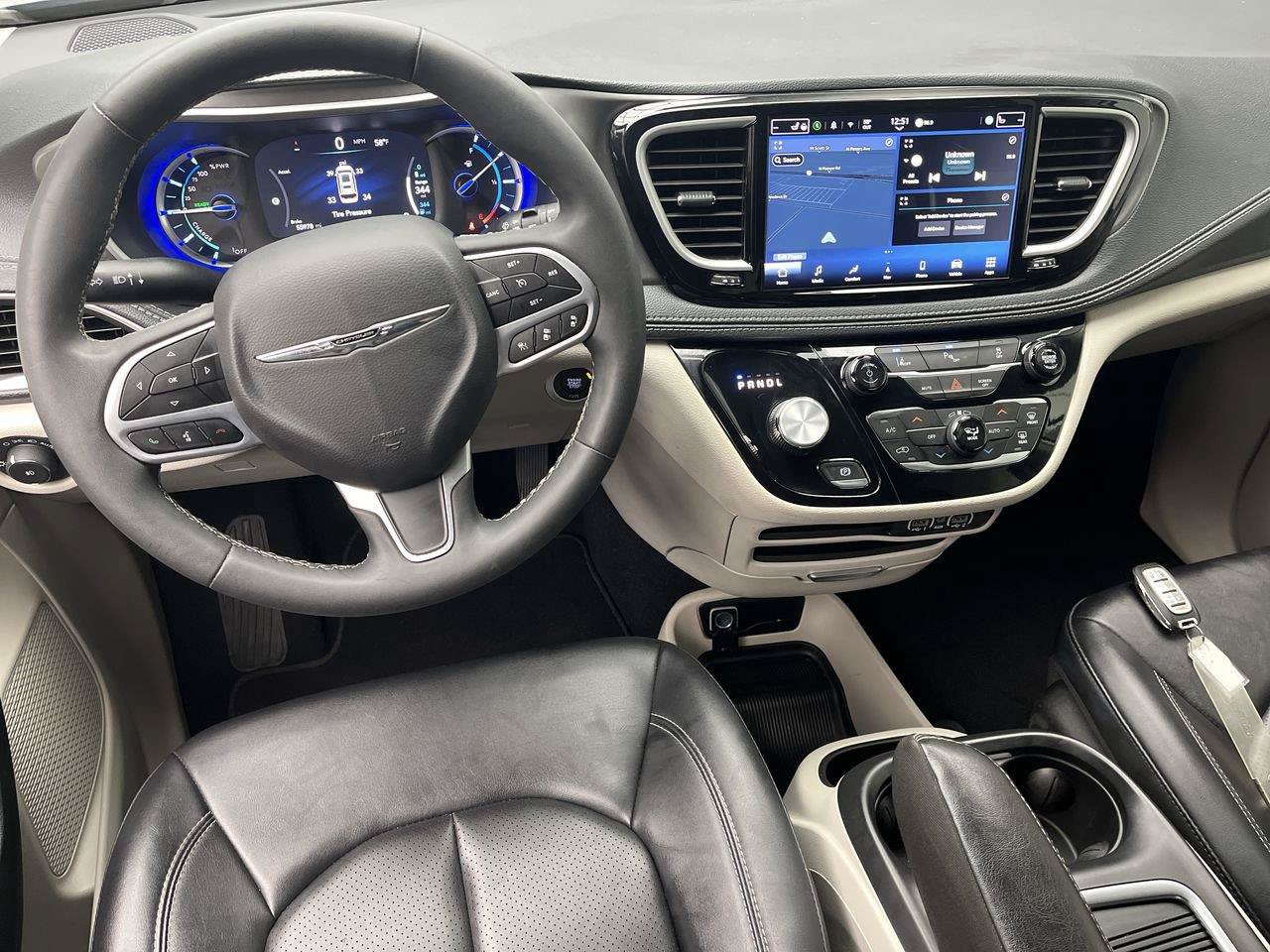 Used 2024 Chrysler Pacifica Limited FWD image 14