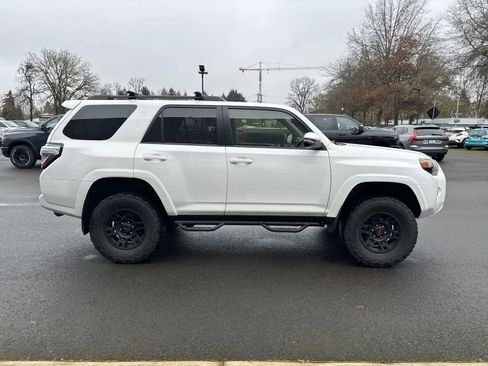 Used 2018 Toyota 4Runner SR5 Premium image 5