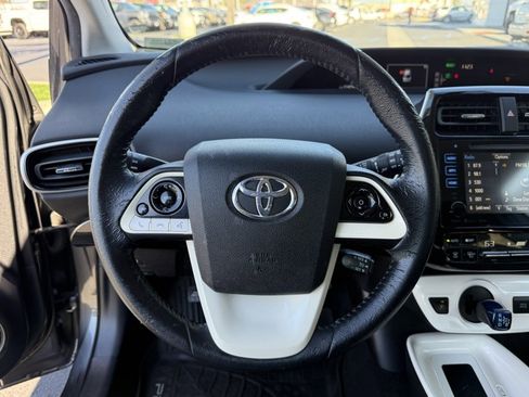 Used 2016 Toyota Prius Three image 19