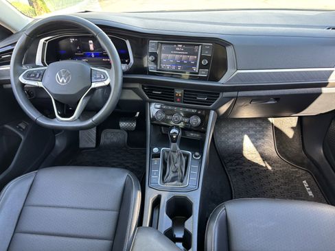 Used 2024 Volkswagen Jetta SE w/ Panoramic Sunroof Package image 14