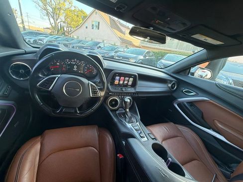 Used 2017 Chevrolet Camaro SS RWD image 4
