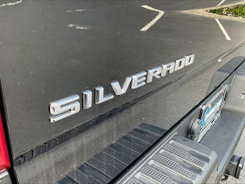 Used 2023 Chevrolet Silverado 1500 Custom image 9