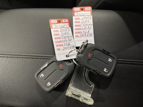 Used 2023 GMC Terrain SLE image 26