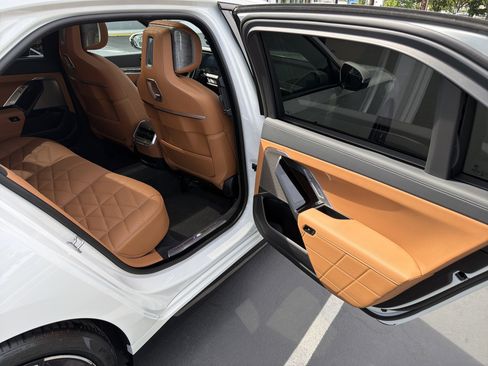 Certified 2025 BMW 740i RWD image 37