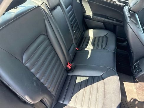 Used 2019 Ford Fusion SEL FWD image 18