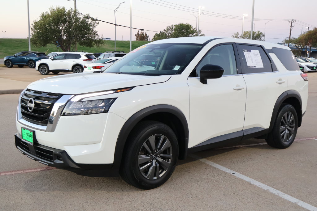 Certified 2024 Nissan Pathfinder S AWD/4WD image 3