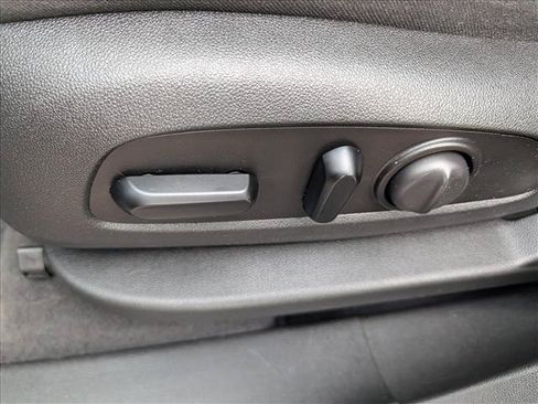 Used 2019 Chevrolet Equinox LT FWD image 28