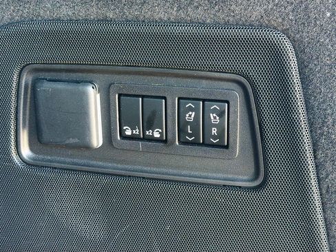 Used 2023 Cadillac Escalade Sport Platinum image 13