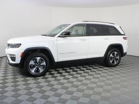 Used 2022 Jeep Grand Cherokee Limited 4xe w/ Luxury Tech Group II image 2