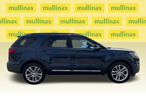 Used 2017 Ford Explorer XLT w/ Equipment Group 202A AWD/4WD image 2