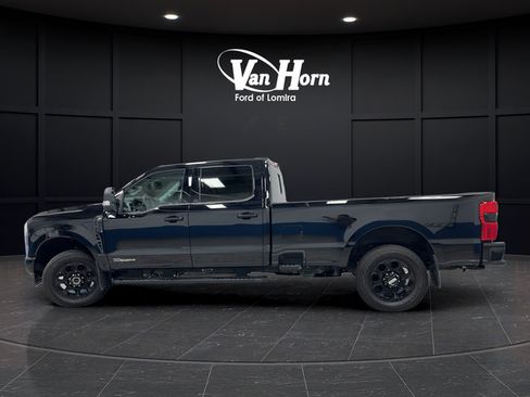 Used 2025 Ford F250 XLT w/ Black Appearance Package AWD/4WD image 4