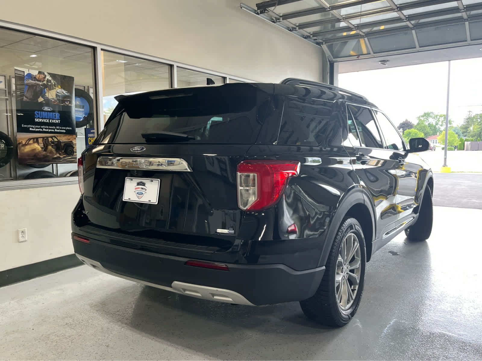 Certified 2020 Ford Explorer XLT w/ Equipment Group 202A AWD/4WD image 7