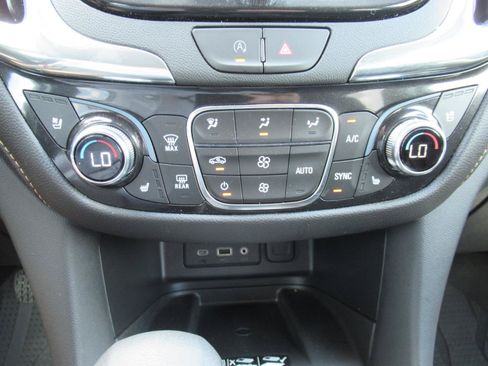 Used 2023 Chevrolet Equinox Premier FWD image 28