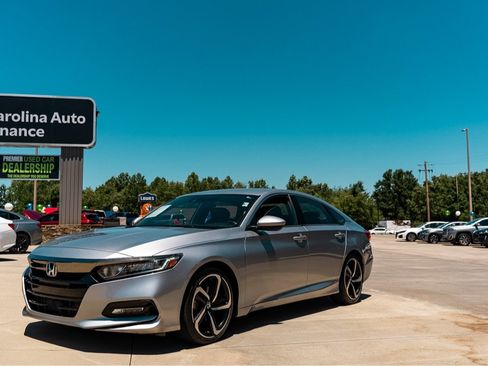 Used 2018 Honda Accord Sport image 2