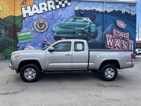 Used 2017 Toyota Tacoma SR w/ SR Convenience Package AWD/4WD image 2