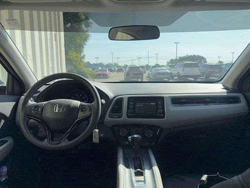 Used 2022 Honda HR-V LX image 3