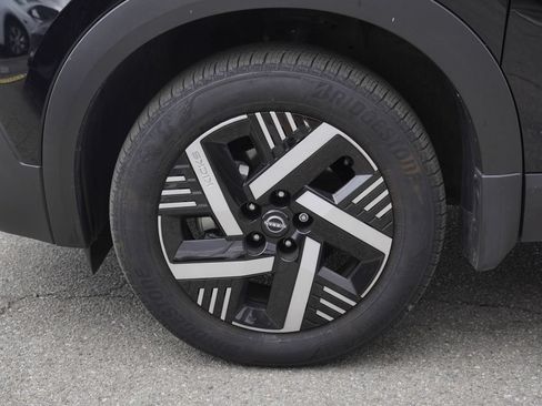 Used 2025 Nissan Kicks SV FWD image 7