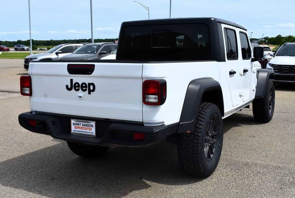 Used 2025 Jeep Gladiator Sport AWD/4WD image 3