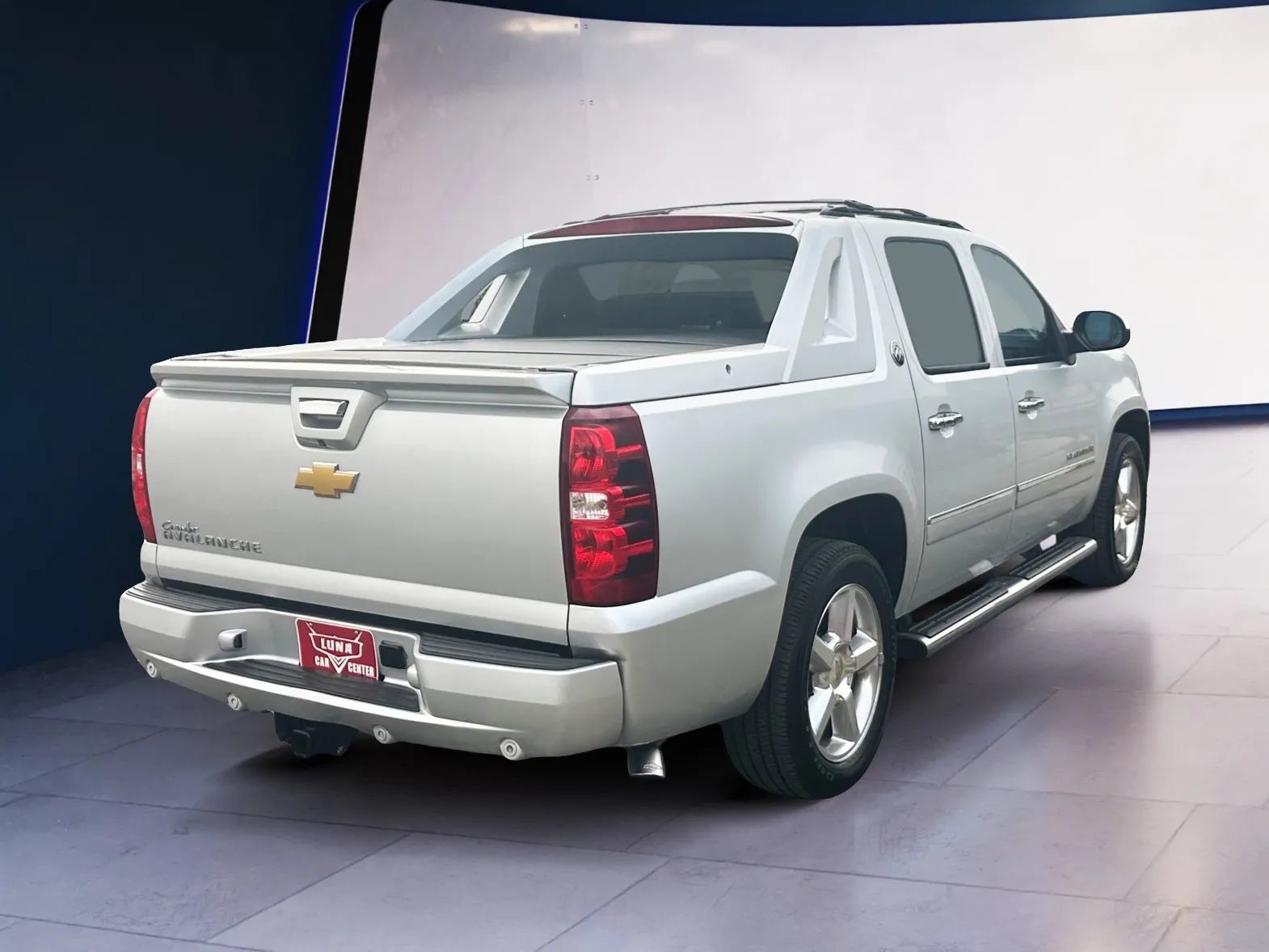 Used 2013 Chevrolet Avalanche LTZ RWD image 5