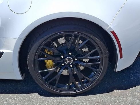 Used 2015 Chevrolet Corvette Z06 w/ 2LZ Preferred Equipment Group RWD image 24